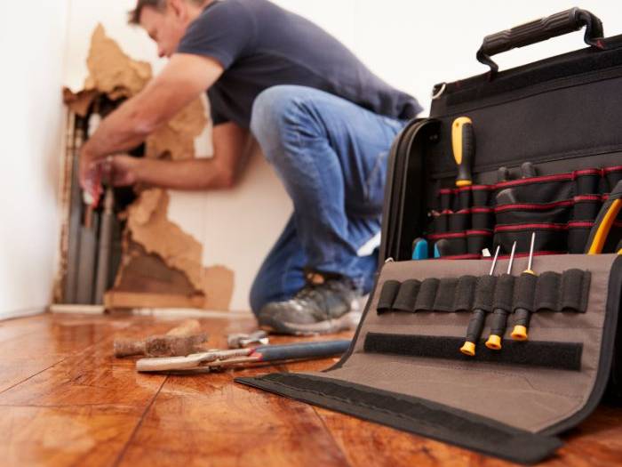 public adjuster doing property damage appraisal