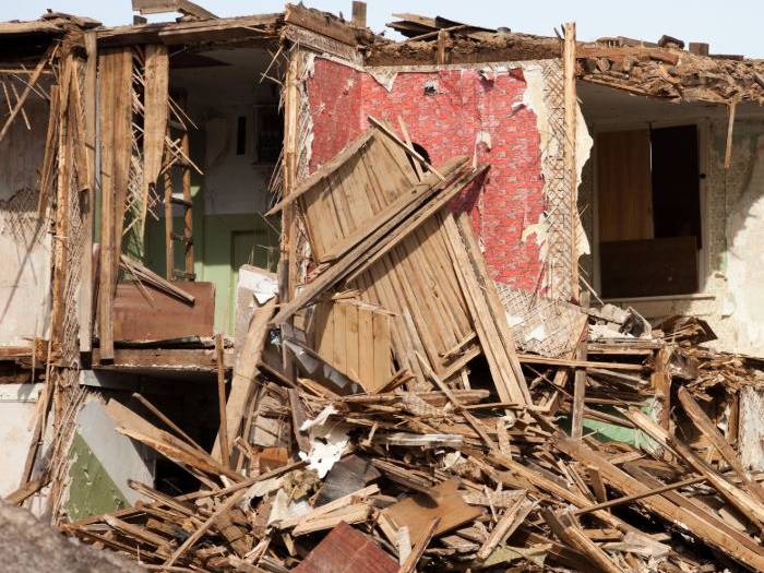 public adjuster for storm damage doing evaluation